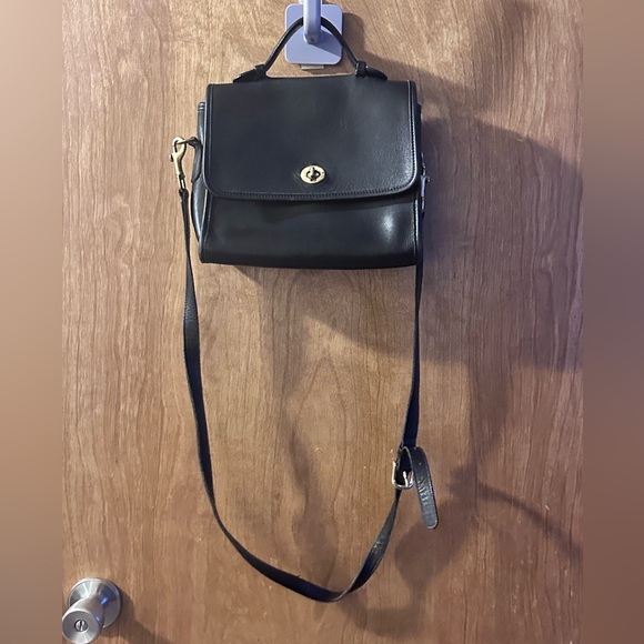 Coach Handbags - Vintage Coach Court Crossbody Bag 9870 Black